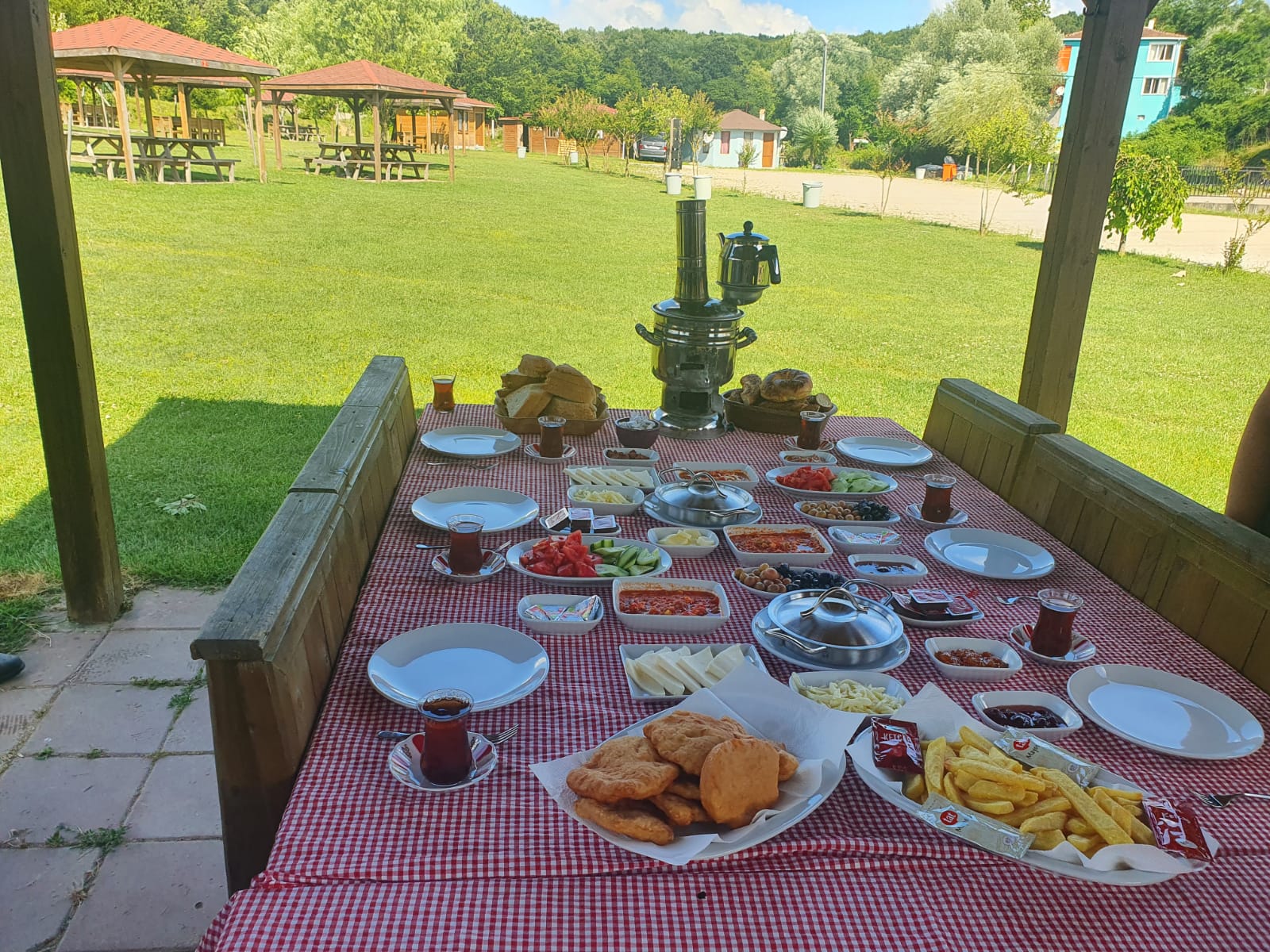 20 ÇEŞİT SERPME KAHVALTI